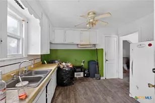 2011 N Jecker, Victoria, TX 77901 - Photo 8