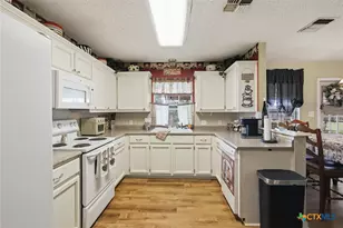 102 Palomino Ln, Victoria, TX 77904 - Photo 10