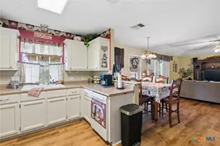 102 Palomino Ln, Victoria, TX 77904 - Photo 10