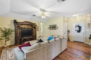 102 Palomino Ln, Victoria, TX 77904 - Photo 14