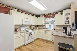 102 Palomino Ln, Victoria, TX 77904 - Photo 8