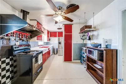 615 E Main Avenue, Karnes City, TX 78118 - Photo 12