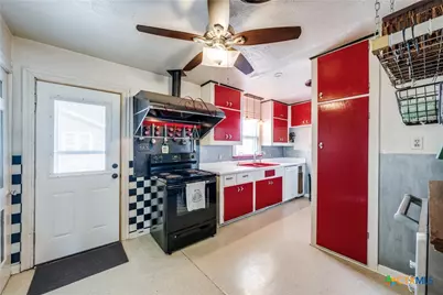 615 E Main Avenue, Karnes City, TX 78118 - Photo 10