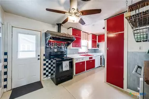 615 E Main Ave, Karnes City, TX 78118 - Photo 10