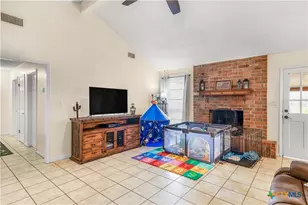 307 Pheasant Dr, Victoria, TX 77905 - Photo 2