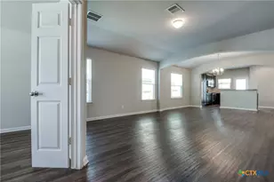 1041 Lauren St, New Braunfels, TX 78130 - Photo 4