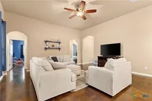 820 Mission Hills Dr, New Braunfels, TX 78130 - Photo 4