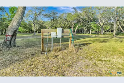 405 Camino Drive, Victoria, TX 77905 - Photo 20