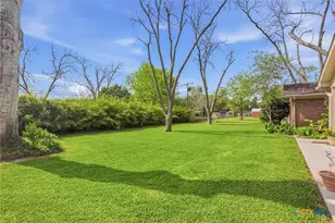 501 Dundee St, Victoria, TX 77904 - Photo 38