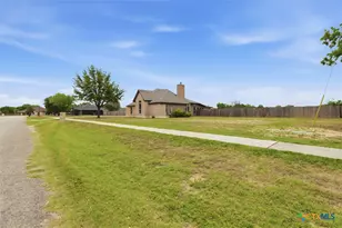 197 Thomas Dr, Martindale, TX 78655 - Photo 2