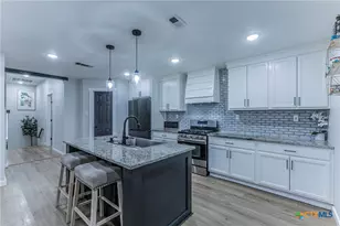 1306 Pleasant St, Gatesville, TX 76528 - Photo 6