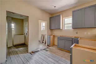 116 S Cypress Ave, Luling, TX 78648 - Photo 8