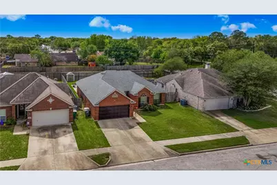 330 Macon Creek, Victoria, TX 77901 - Photo 2