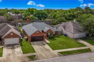 330 Macon Creek, Victoria, TX 77901 - Photo 2