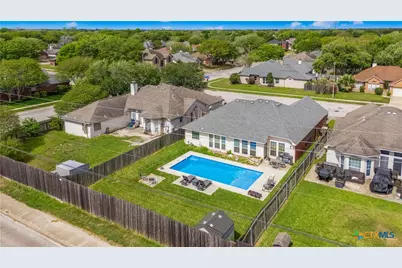 330 Macon Creek, Victoria, TX 77901 - Photo 4