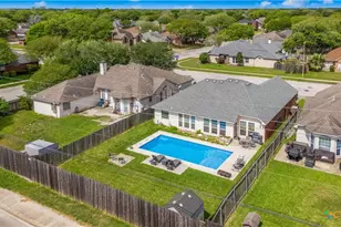 330 Macon Creek, Victoria, TX 77901 - Photo 4