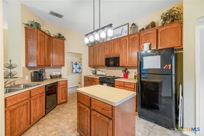 330 Macon Creek, Victoria, TX 77901 - Photo 12