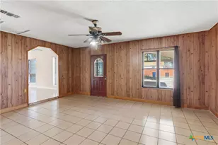102 Runnel St, Seguin, TX 78155 - Photo 22
