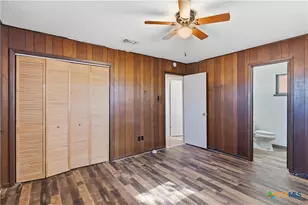 102 Runnel St, Seguin, TX 78155 - Photo 18