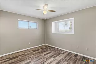 102 Runnel St, Seguin, TX 78155 - Photo 14