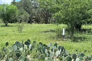 1022 County Rd 438, Yoakum, TX 77995 - Photo 6