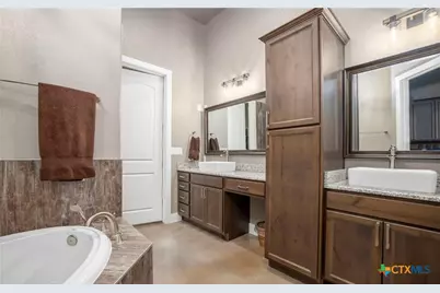 345 Laguna Road, Bandera, TX 78003 - Photo 14