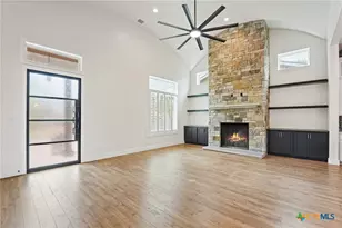 670 Magazine Ave, New Braunfels, TX 78130 - Photo 4