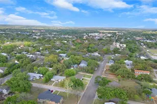 505 S Summer St, Lampasas, TX 76550 - Photo 28