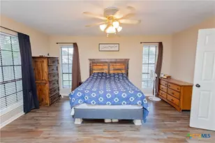 227 Briarmeadow Ln, Victoria, TX 77904 - Photo 10