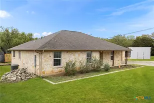 101 Queen Anne Cir, Canyon Lake, TX 78133 - Photo 2