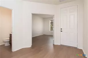 661 Bailey Park Dr, Jarrell, TX 76537 - Photo 4