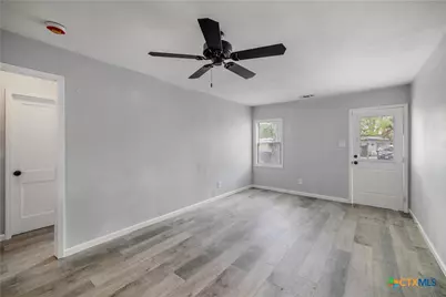 1610 E Rosebud Avenue, Victoria, TX 77901 - Photo 10