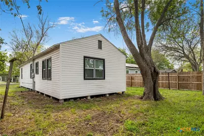 1610 E Rosebud Avenue, Victoria, TX 77901 - Photo 32