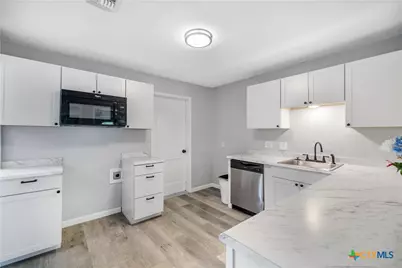 1610 E Rosebud Avenue, Victoria, TX 77901 - Photo 14