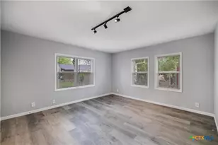 1610 E Rosebud Ave, Victoria, TX 77901 - Photo 20
