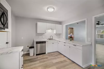 1610 E Rosebud Avenue, Victoria, TX 77901 - Photo 8