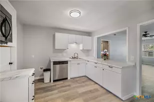 1610 E Rosebud Ave, Victoria, TX 77901 - Photo 8