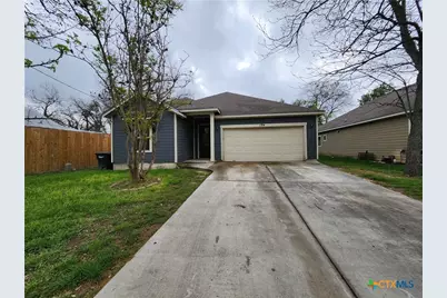 184 E Torrey Street, New Braunfels, TX 78130 - Photo 2