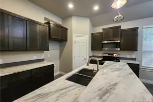 184 E Torrey St, New Braunfels, TX 78130 - Photo 8