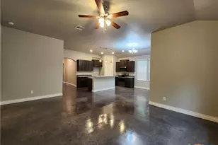 184 E Torrey St, New Braunfels, TX 78130 - Photo 4