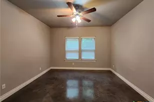 184 E Torrey St, New Braunfels, TX 78130 - Photo 14