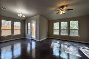 184 E Torrey St, New Braunfels, TX 78130 - Photo 12