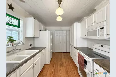 462 Flatrock Drive, Canyon Lake, TX 78133 - Photo 12