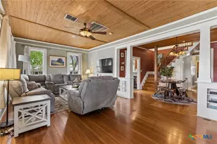 292 S Gilbert Ave, New Braunfels, TX 78130 - Photo 8