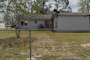 1902 Navidad St, Victoria, TX 77901 - Photo 4