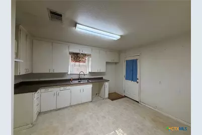 1902 Navidad Street, Victoria, TX 77901 - Photo 12