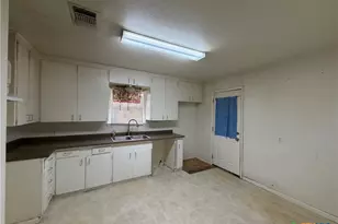 1902 Navidad St, Victoria, TX 77901 - Photo 12