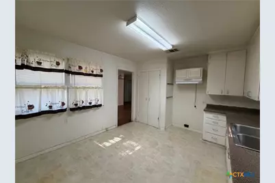 1902 Navidad Street, Victoria, TX 77901 - Photo 14