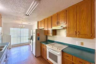 316 Cromwell Dr, Victoria, TX 77901 - Photo 10