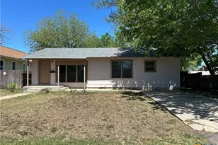 726 E Humphreys St, Seguin, TX 78155 - Photo 1